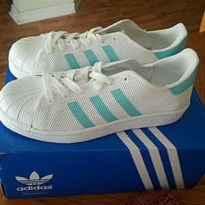 New superstar w Adidas teal colorway size 6